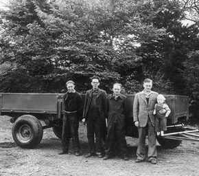 Первое производство JCB - первая отремонтированный прицеп. History3_m.jpg