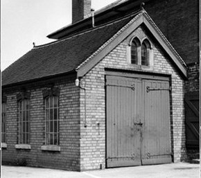 Первое производство JCB - арендованный гараж History2.jpg